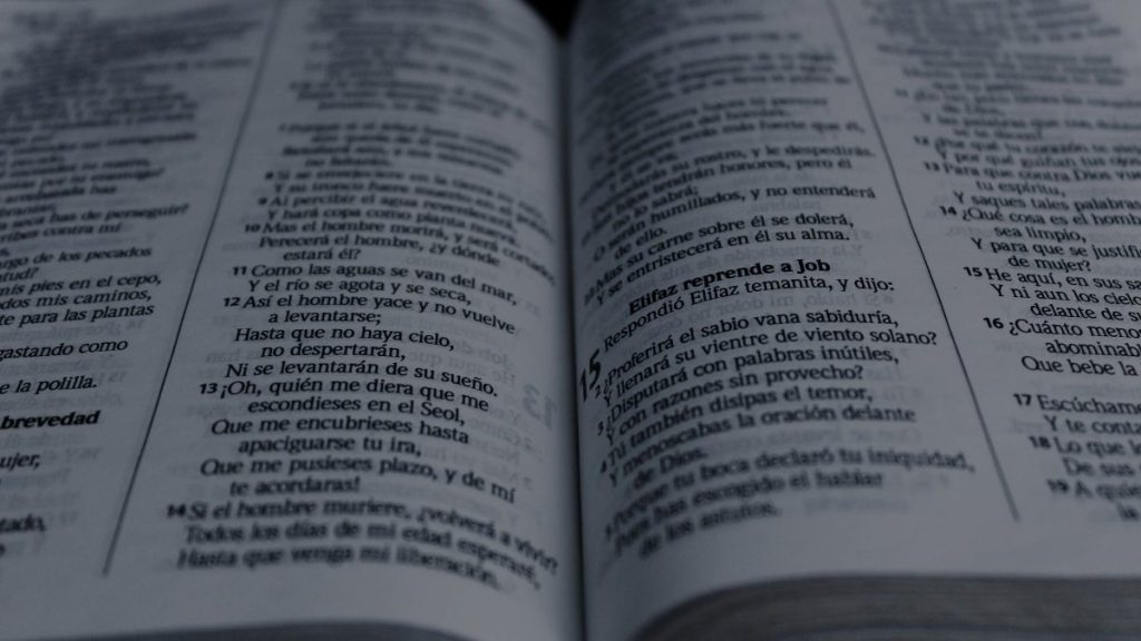 A Bíblia tem quantos livros? Evangélica e Católica