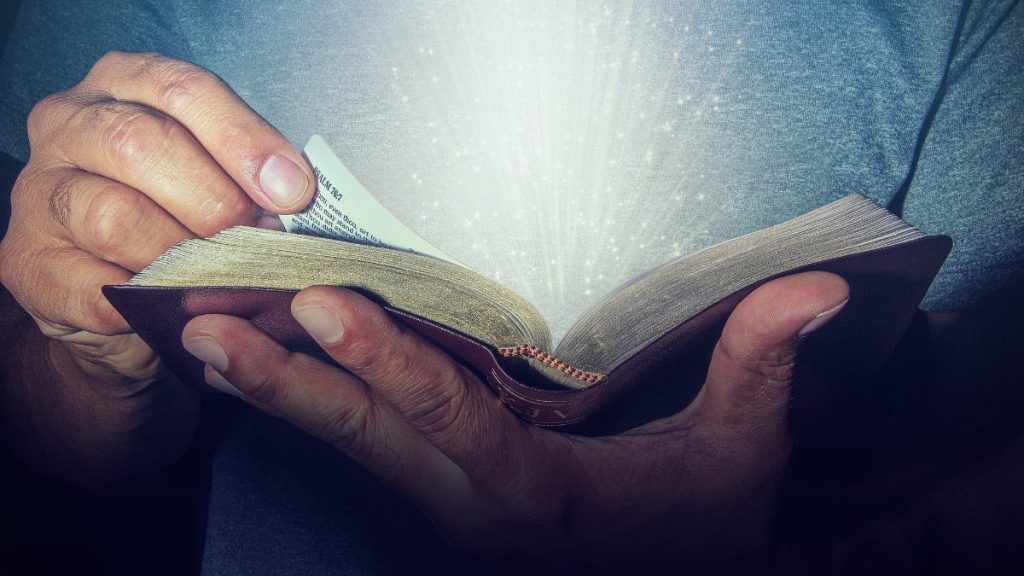 Por onde começar a estudar a Bíblia? Conheça 5 dicas!