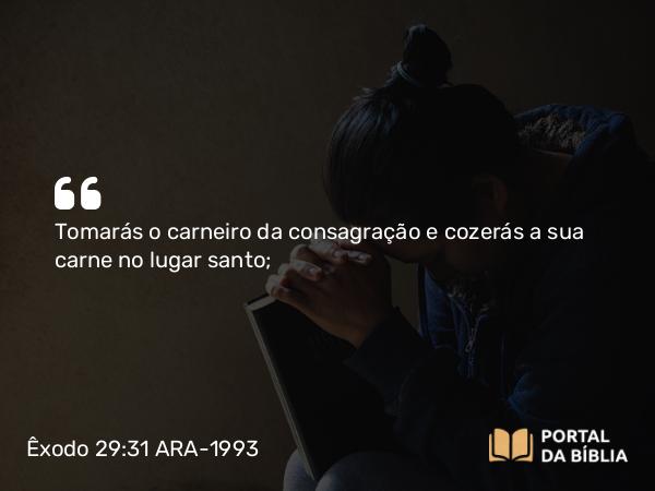 Êxodo 29:31-32 ARA-1993 - Tomarás o carneiro da consagração e cozerás a sua carne no lugar santo;