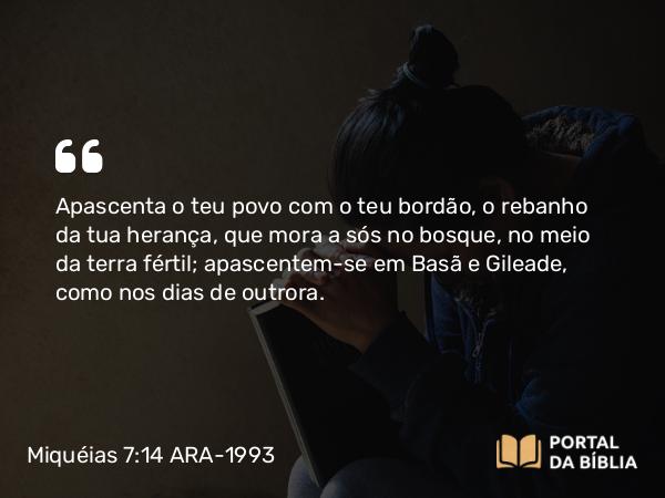 Miquéias 7:14 ARA-1993 - Apascenta o teu povo com o teu bordão, o rebanho da tua herança, que mora a sós no bosque, no meio da terra fértil; apascentem-se em Basã e Gileade, como nos dias de outrora.