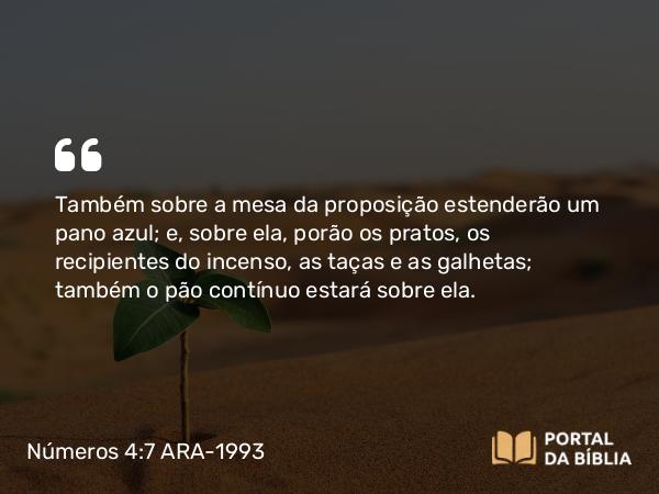 Números 4:7 ARA-1993 - Também sobre a mesa da proposição estenderão um pano azul; e, sobre ela, porão os pratos, os recipientes do incenso, as taças e as galhetas; também o pão contínuo estará sobre ela.