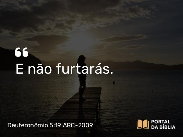 Deuteronômio 5:19 ARC-2009 - E não furtarás.