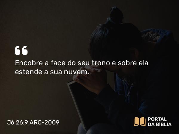 Jó 26:9 ARC-2009 - Encobre a face do seu trono e sobre ela estende a sua nuvem.