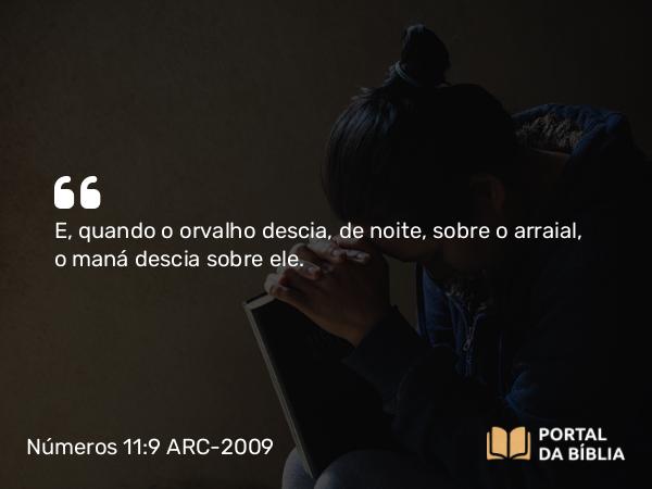 Números 11:9 ARC-2009 - E, quando o orvalho descia, de noite, sobre o arraial, o maná descia sobre ele.