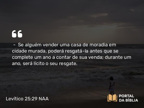 Levítico 25:29 NAA - — Se alguém vender uma casa de moradia em cidade murada, poderá resgatá-la antes que se complete um ano a contar de sua venda; durante um ano, será lícito o seu resgate.