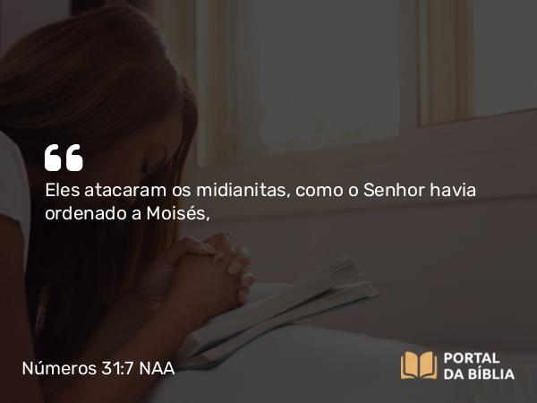 Números 31:7 NAA - Eles atacaram os midianitas, como o Senhor havia ordenado a Moisés,