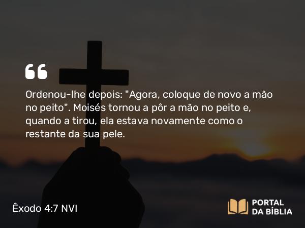 Êxodo 4:7 NVI - Ordenou-lhe depois: 