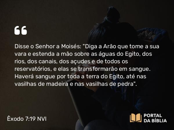 Êxodo 7:19-20 NVI - Disse o Senhor a Moisés: 