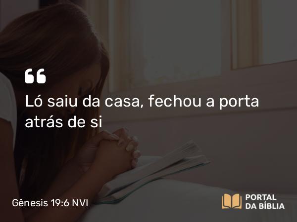 Gênesis 19:6-7 NVI - Ló saiu da casa, fechou a porta atrás de si