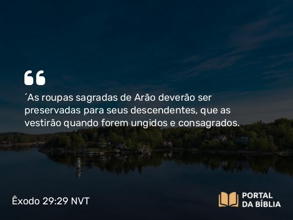 Êxodo 29:29-30 NVT - “As roupas sagradas de Arão deverão ser preservadas para seus descendentes, que as vestirão quando forem ungidos e consagrados.