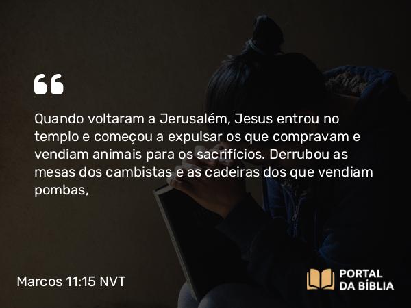 Marcos 11:15-18 NVT - Quando voltaram a Jerusalém, Jesus entrou no templo e começou a expulsar os que compravam e vendiam animais para os sacrifícios. Derrubou as mesas dos cambistas e as cadeiras dos que vendiam pombas,