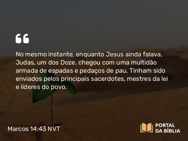 Marcos 14:43 NVT - No mesmo instante, enquanto Jesus ainda falava, Judas, um dos Doze, chegou com uma multidão armada de espadas e pedaços de pau. Tinham sido enviados pelos principais sacerdotes, mestres da lei e líderes do povo.