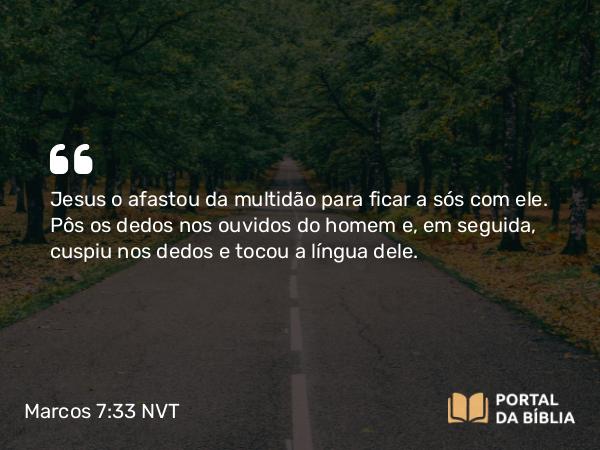 Marcos 7:33 NVT - Jesus o afastou da multidão para ficar a sós com ele. Pôs os dedos nos ouvidos do homem e, em seguida, cuspiu nos dedos e tocou a língua dele.