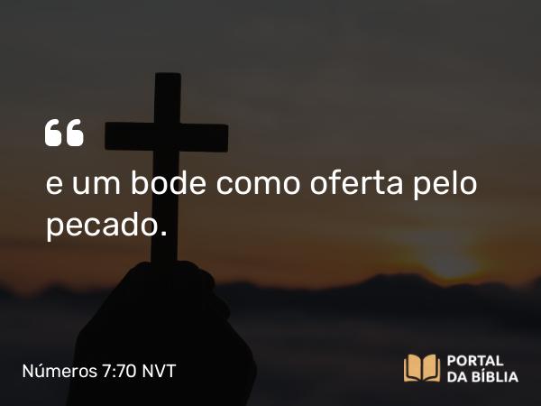 Números 7:70 NVT - e um bode como oferta pelo pecado.